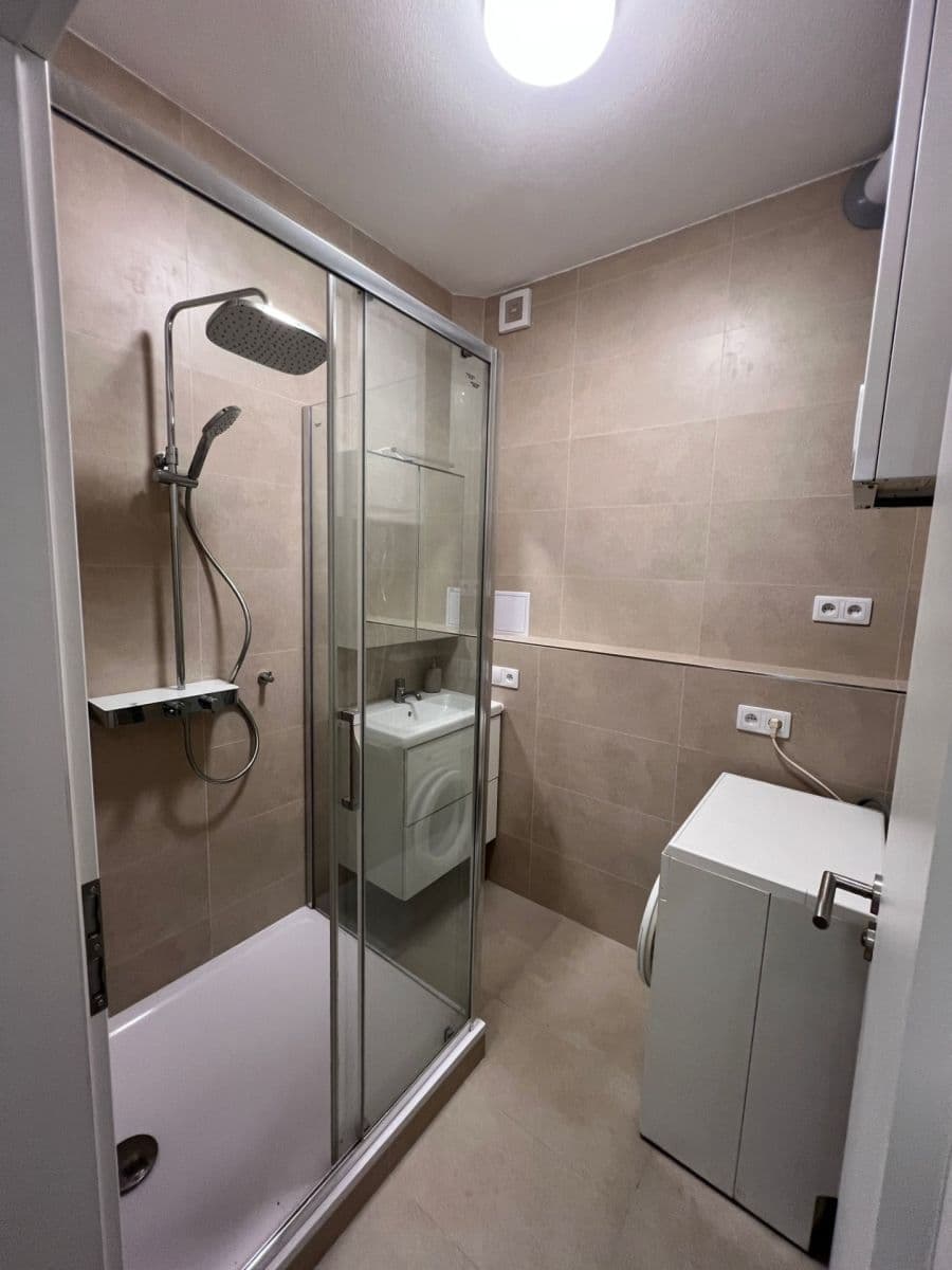 Prenájom bytu 2-izbový 53 m², Lounských, Praha, Praha Prenájom bytu 2-izbový 53 m², Lounských, Praha, Praha