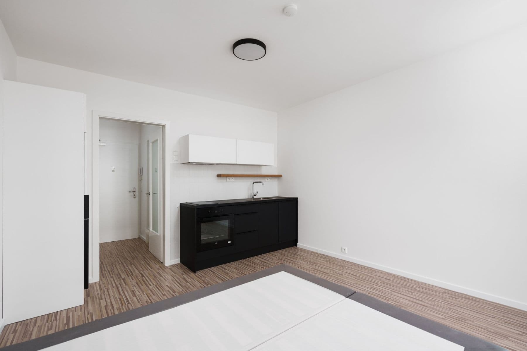 Prenájom bytu 1-izbový 25 m², Novovysočanská, Praha, Praha Prenájom bytu 1-izbový 25 m², Novovysočanská, Praha, Praha