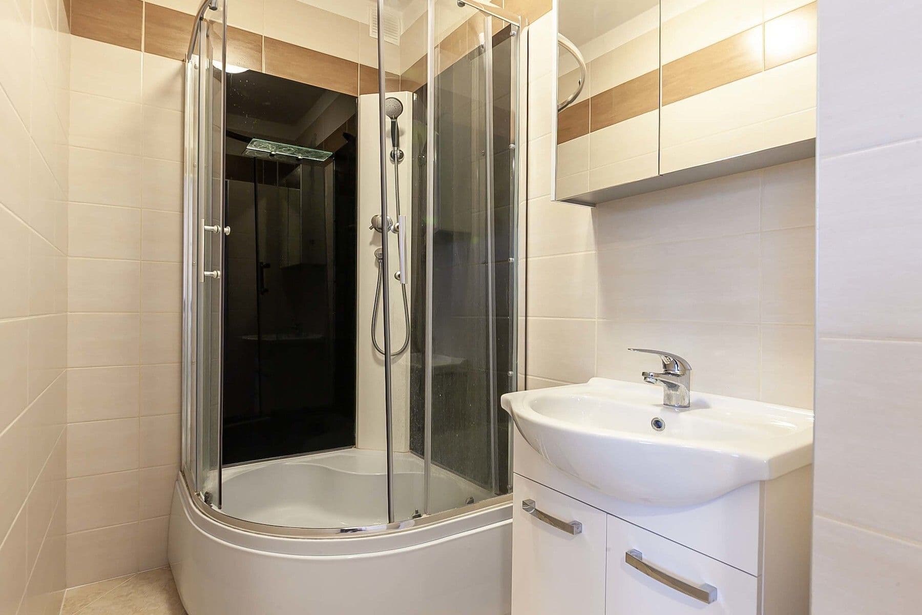 Predaj nebytového priestoru 300 m², Kozinova, Říčany, Středočeský kraj Predaj nebytového priestoru 300 m², Kozinova, Říčany, Středočeský kraj