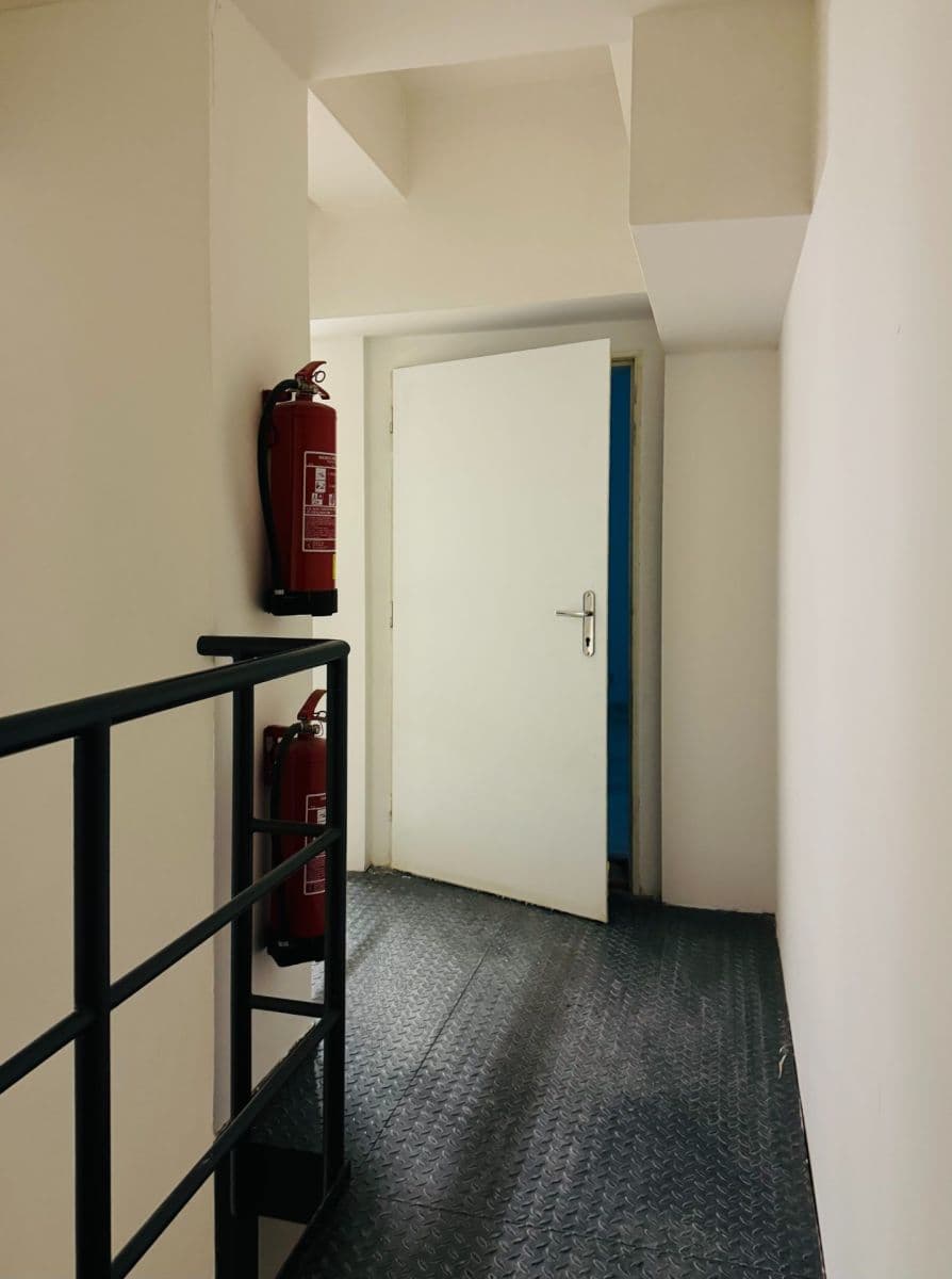 Prenájom nebytového priestoru 107 m², Vlašská, Praha, Praha Prenájom nebytového priestoru 107 m², Vlašská, Praha, Praha