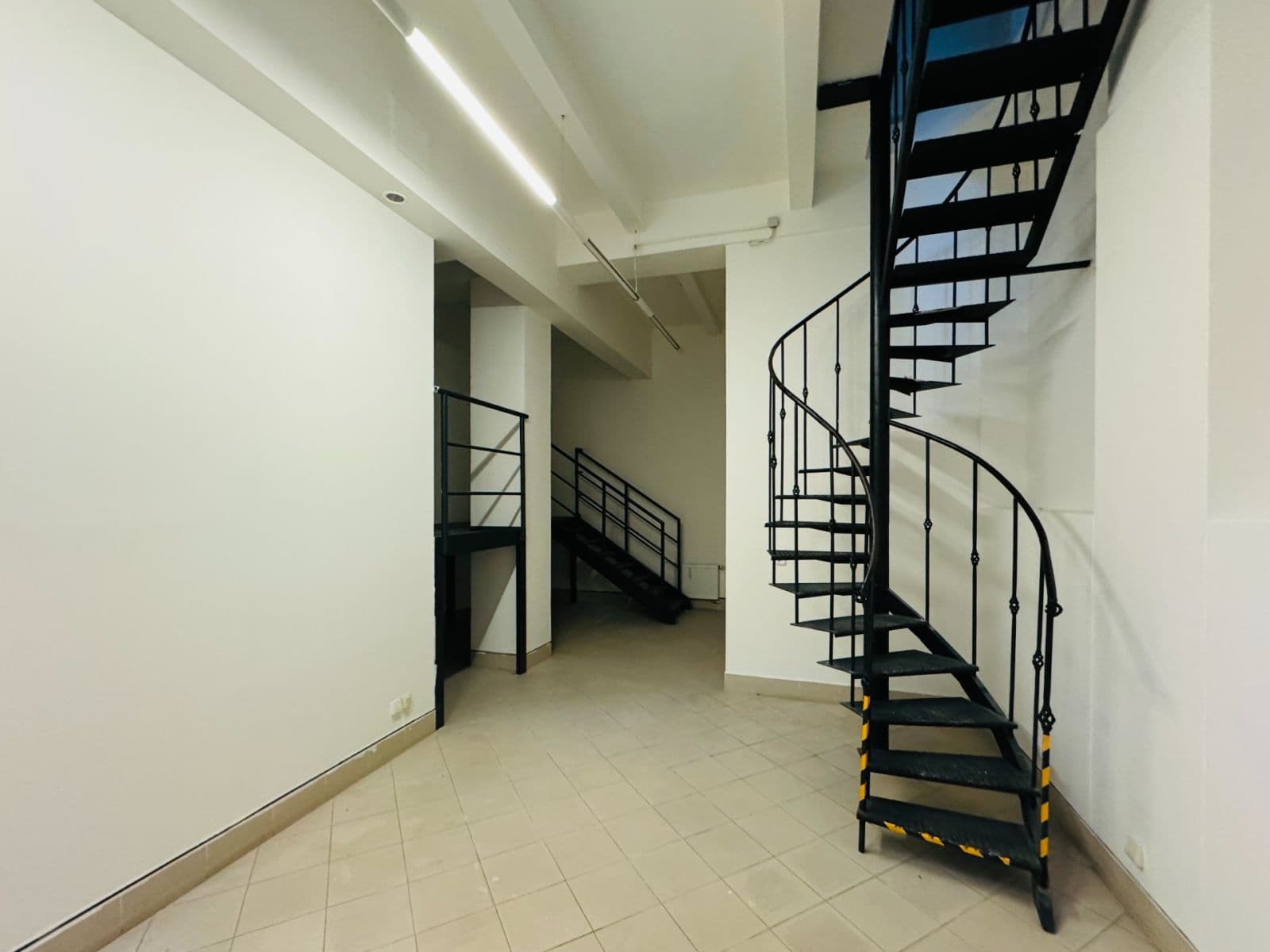 Prenájom nebytového priestoru 107 m², Vlašská, Praha, Praha Prenájom nebytového priestoru 107 m², Vlašská, Praha, Praha