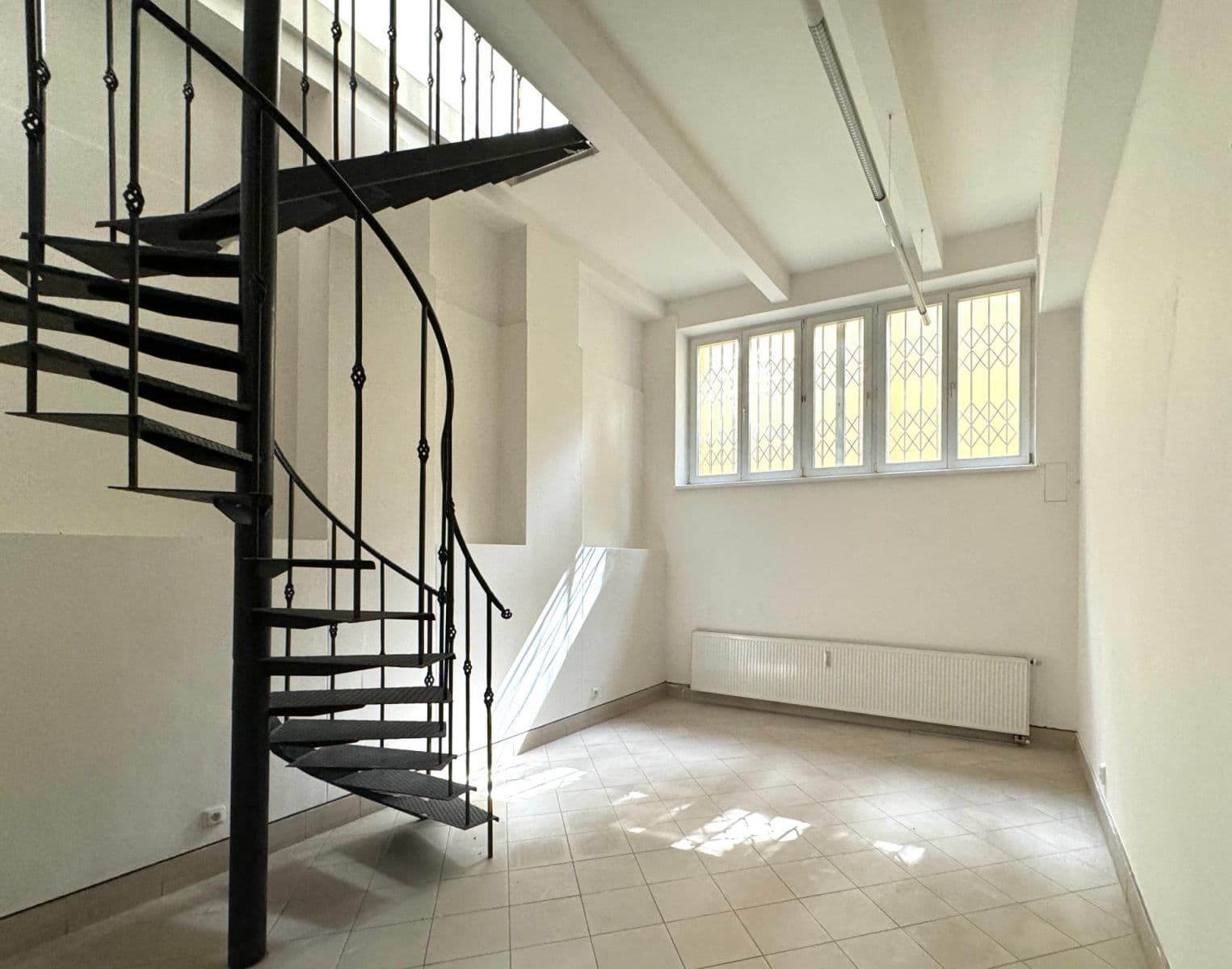 Prenájom nebytového priestoru 107 m², Vlašská, Praha, Praha Prenájom nebytového priestoru 107 m², Vlašská, Praha, Praha