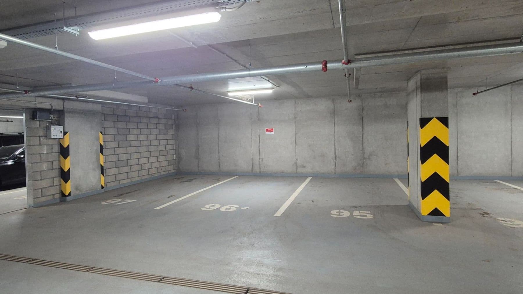 Prenájom garáže 14 m², Bratislavská, Brno, Jihomoravský kraj Prenájom garáže 14 m², Bratislavská, Brno, Jihomoravský kraj