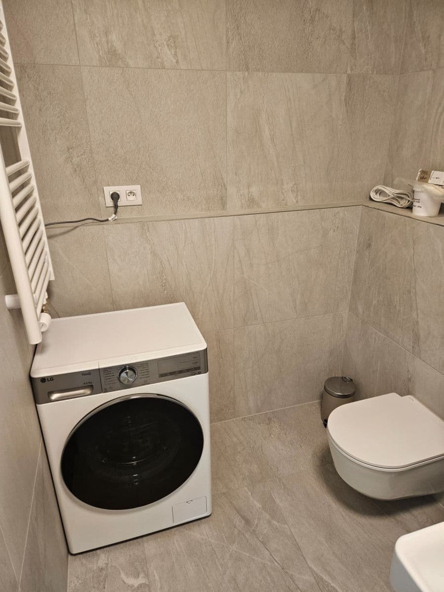 Prenájom bytu 1-izbový 43 m², Košická, Ružinov, Bratislavský kraj Prenájom bytu 1-izbový 43 m², Košická, Ružinov, Bratislavský kraj