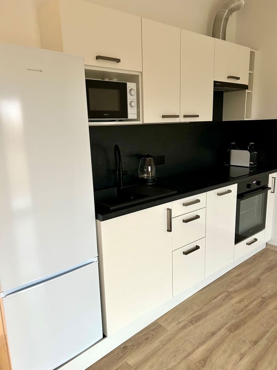 Prenájom bytu 1-izbový 32 m², Douchova, Praha, Praha Prenájom bytu 1-izbový 32 m², Douchova, Praha, Praha