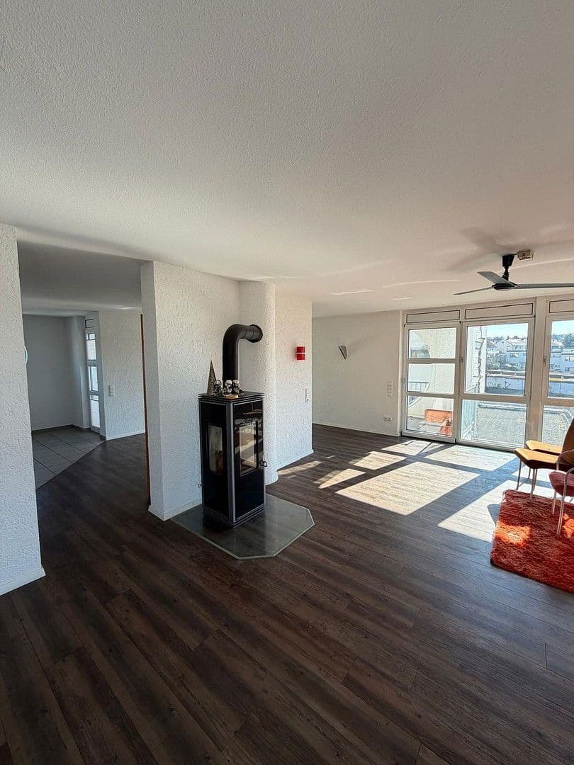 Prenájom bytu 4-izbový 147 m², Bietigheim-Bissingen, Bádensko-Wurttembersko Prenájom bytu 4-izbový 147 m², Bietigheim-Bissingen, Bádensko-Wurttembersko