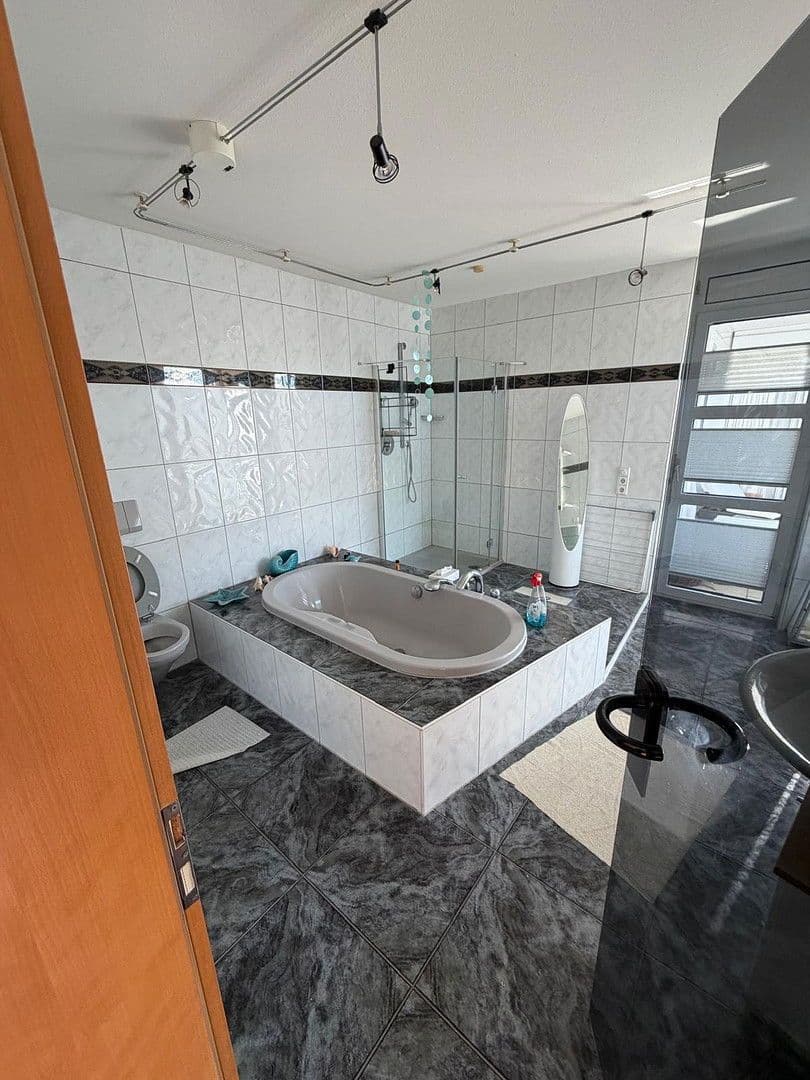 Prenájom bytu 4-izbový 147 m², Bietigheim-Bissingen, Bádensko-Wurttembersko Prenájom bytu 4-izbový 147 m², Bietigheim-Bissingen, Bádensko-Wurttembersko