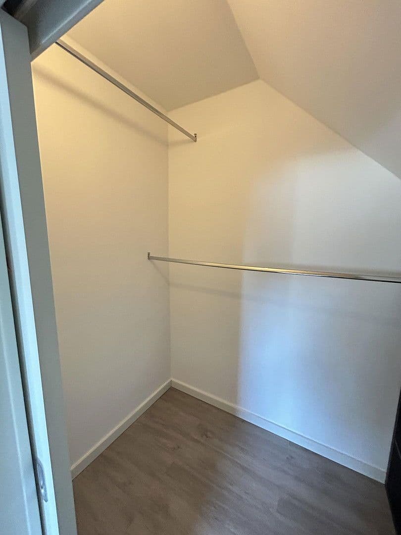 Prenájom bytu 5-izbový 226 m², Lambertusstr.36, Troisdorf, Severné Porýnie - Westfálsko Prenájom bytu 5-izbový 226 m², Lambertusstr.36, Troisdorf, Severné Porýnie - Westfálsko