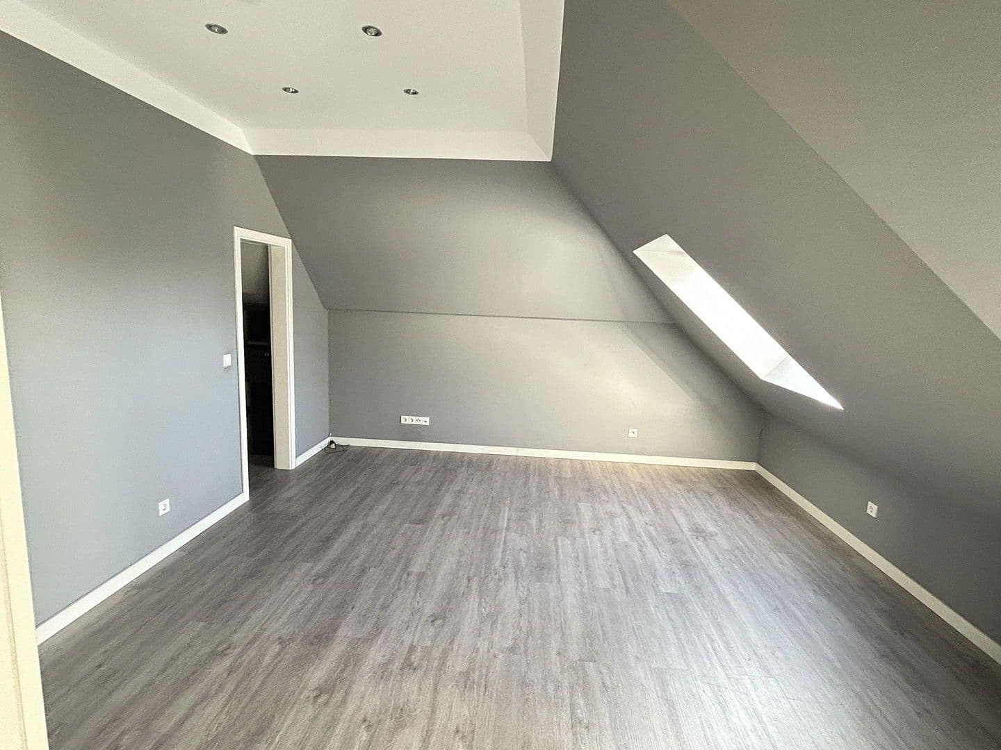 Prenájom bytu 5-izbový 226 m², Lambertusstr.36, Troisdorf, Severné Porýnie - Westfálsko Prenájom bytu 5-izbový 226 m², Lambertusstr.36, Troisdorf, Severné Porýnie - Westfálsko