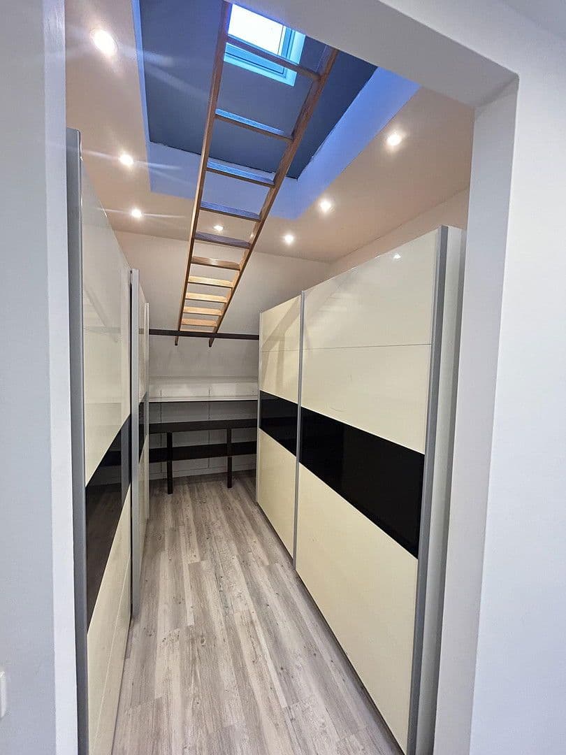 Prenájom bytu 5-izbový 226 m², Lambertusstr.36, Troisdorf, Severné Porýnie - Westfálsko Prenájom bytu 5-izbový 226 m², Lambertusstr.36, Troisdorf, Severné Porýnie - Westfálsko