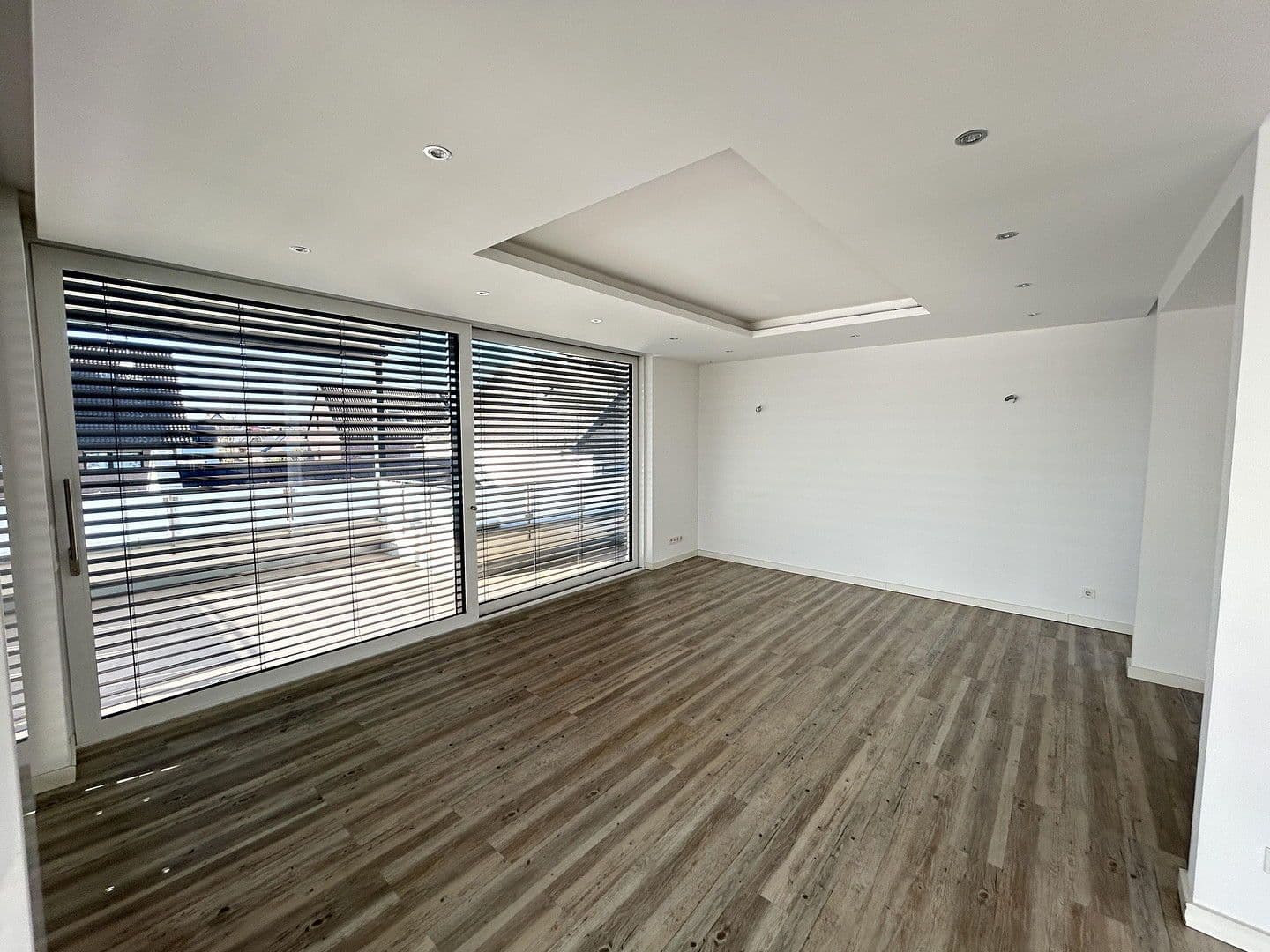 Prenájom bytu 5-izbový 226 m², Lambertusstr.36, Troisdorf, Severné Porýnie - Westfálsko Prenájom bytu 5-izbový 226 m², Lambertusstr.36, Troisdorf, Severné Porýnie - Westfálsko