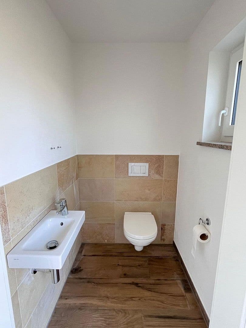Prenájom domu 174 m², pozemek 100 m², Schloßstraße 43, Egmating, Bavorsko Prenájom domu 174 m², pozemek 100 m², Schloßstraße 43, Egmating, Bavorsko