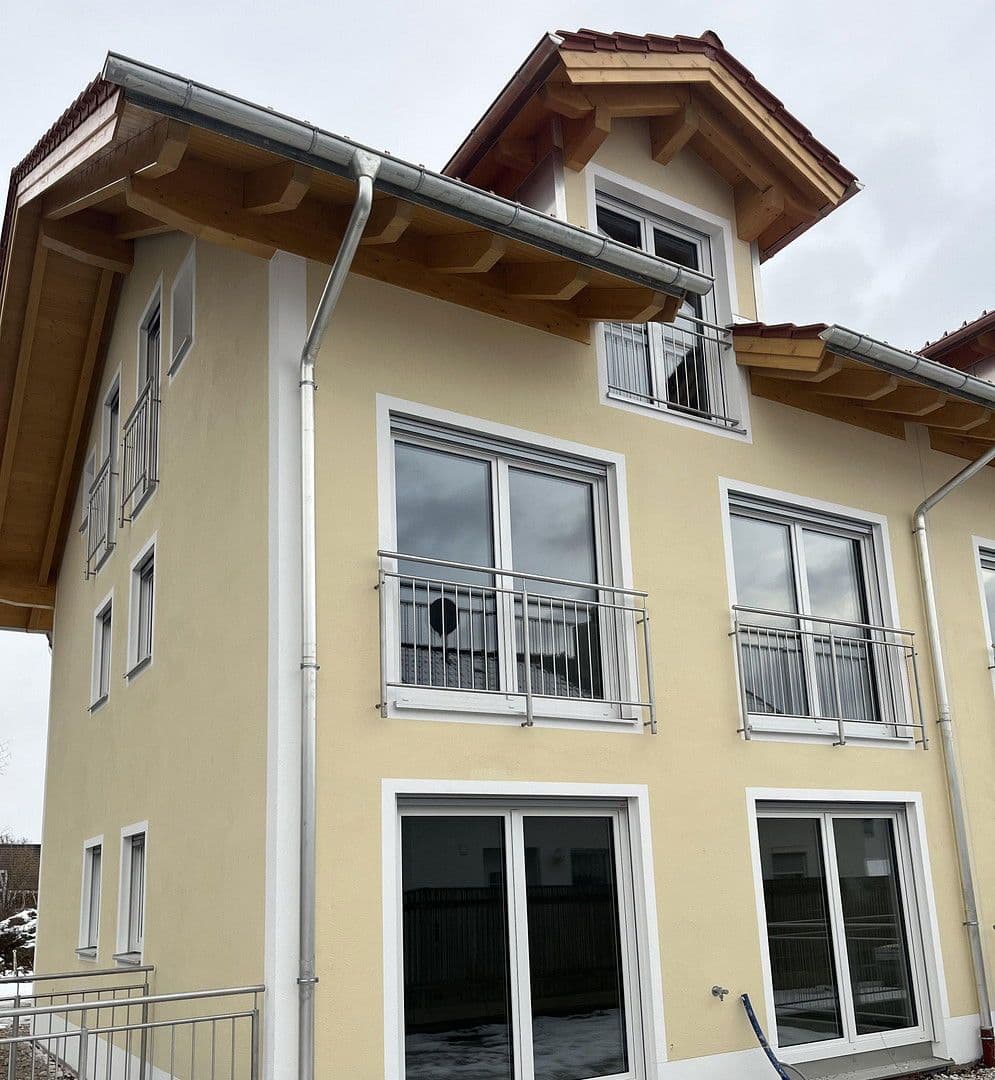 Prenájom domu 174 m², pozemek 100 m², Schloßstraße 43, Egmating, Bavorsko Prenájom domu 174 m², pozemek 100 m², Schloßstraße 43, Egmating, Bavorsko