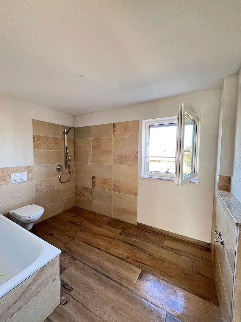 Prenájom domu 174 m², pozemek 100 m², Schloßstraße 43, Egmating, Bavorsko Prenájom domu 174 m², pozemek 100 m², Schloßstraße 43, Egmating, Bavorsko