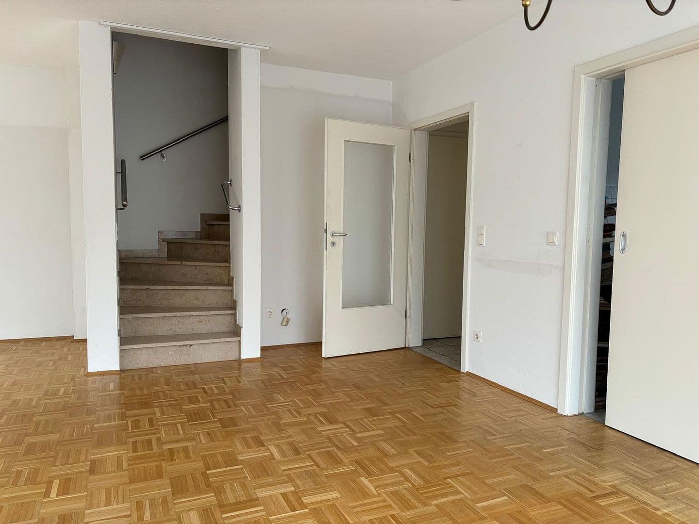 Predaj domu 140 m², pozemek 194 m², Regensburg, Bavorsko Predaj domu 140 m², pozemek 194 m², Regensburg, Bavorsko
