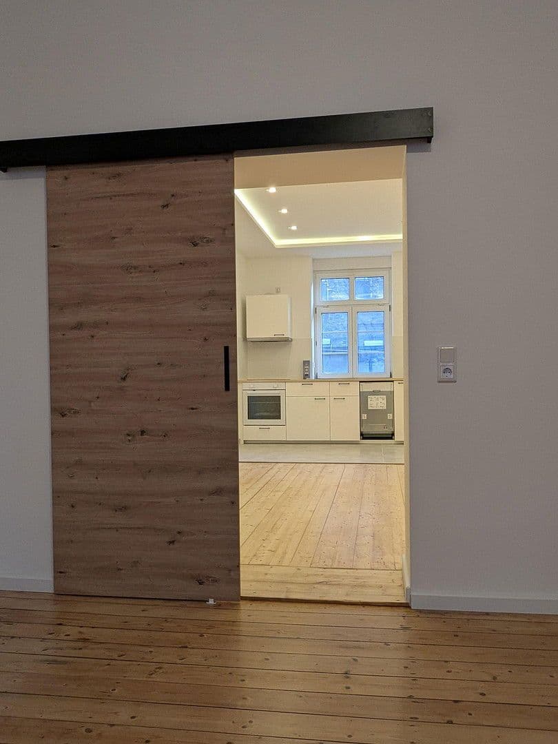 Prenájom bytu 2-izbový 45 m², Oppauerstr.36, Mannheim, Bádensko-Wurttembersko Prenájom bytu 2-izbový 45 m², Oppauerstr.36, Mannheim, Bádensko-Wurttembersko