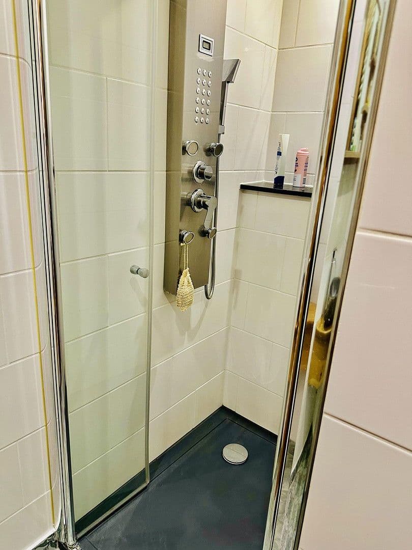 Prenájom bytu 6-izbový 255 m², Großhorst, Isernhagen, Dolné Sasko Prenájom bytu 6-izbový 255 m², Großhorst, Isernhagen, Dolné Sasko