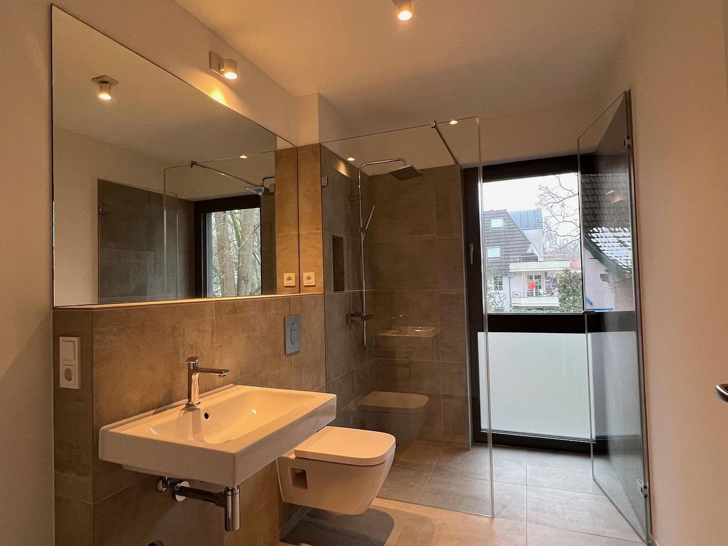 Prenájom bytu 2-izbový 59 m², Ostendorfstraße 37, Berlin, Berlín Prenájom bytu 2-izbový 59 m², Ostendorfstraße 37, Berlin, Berlín