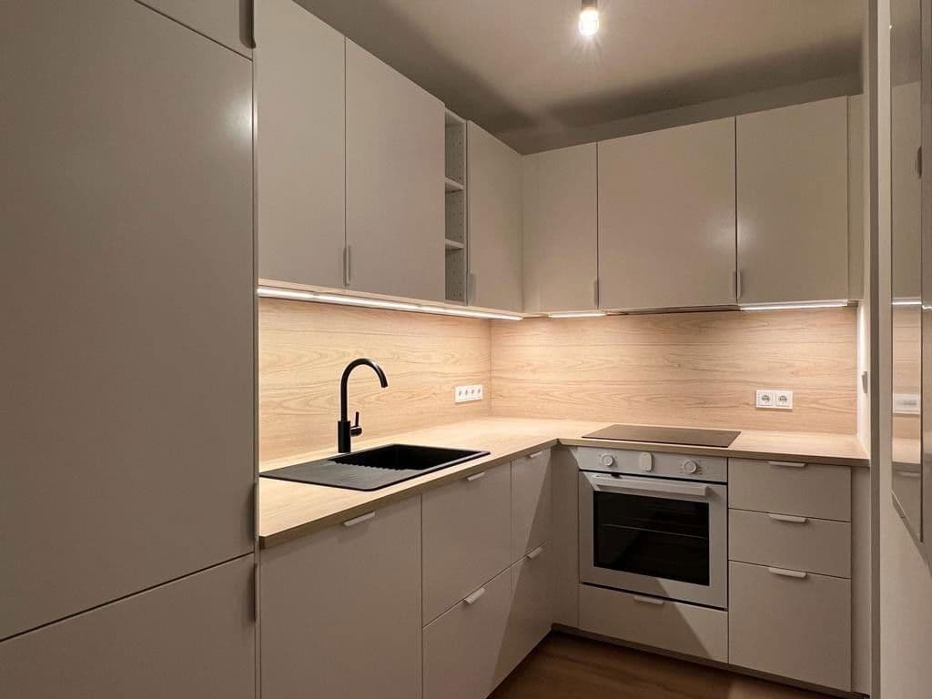 Prenájom bytu 2-izbový 59 m², Ostendorfstraße 37, Berlin, Berlín Prenájom bytu 2-izbový 59 m², Ostendorfstraße 37, Berlin, Berlín