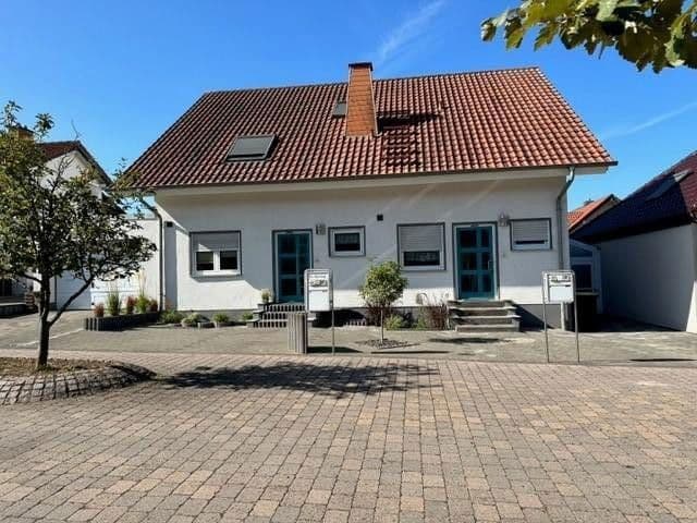 Prenájom domu 298 m², pozemek 518 m², Wallertheim, Porýnie-Falcko Prenájom domu 298 m², pozemek 518 m², Wallertheim, Porýnie-Falcko