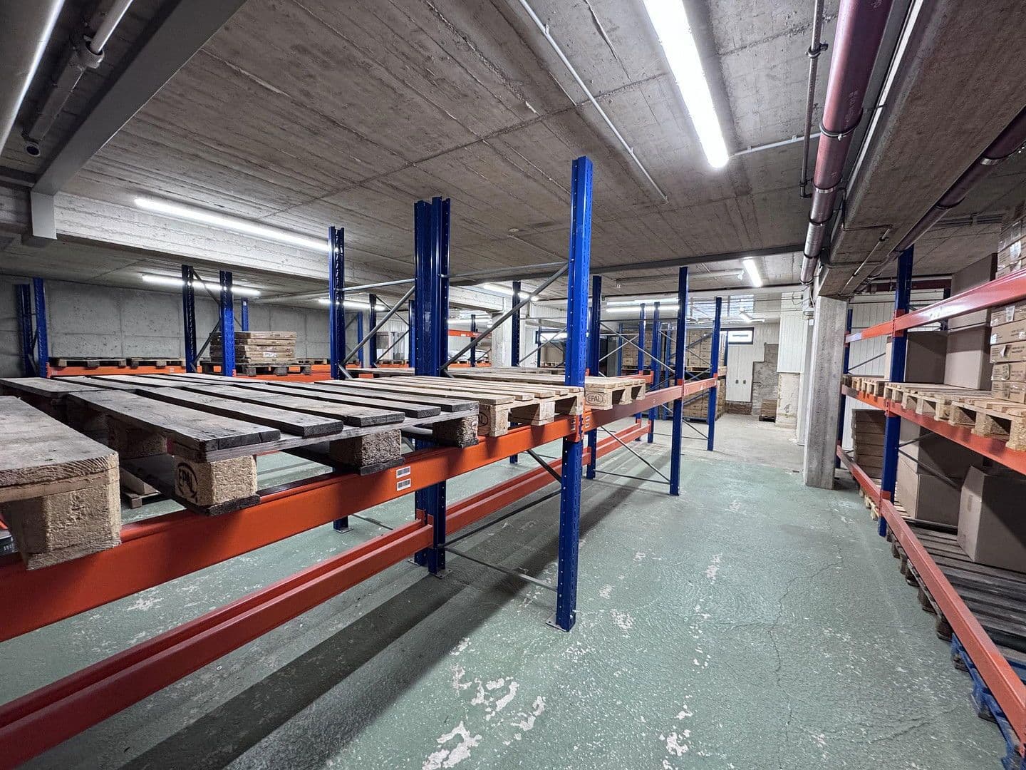 Prenájom nebytového priestoru 380 m², Humboldtstraße, 9-11, Neunkirchen-Seelscheid, Severné Porýnie - Westfálsko Prenájom nebytového priestoru 380 m², Humboldtstraße, 9-11, Neunkirchen-Seelscheid, Severné Porýnie - Westfálsko