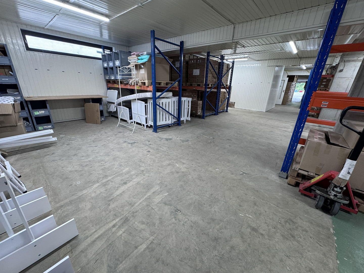 Prenájom nebytového priestoru 380 m², Humboldtstraße, 9-11, Neunkirchen-Seelscheid, Severné Porýnie - Westfálsko Prenájom nebytového priestoru 380 m², Humboldtstraße, 9-11, Neunkirchen-Seelscheid, Severné Porýnie - Westfálsko