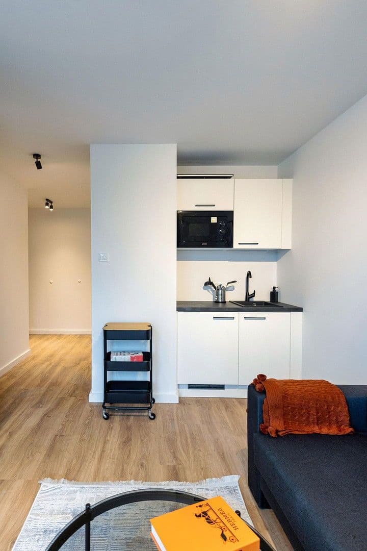Prenájom bytu 1-izbový 25 m², Berlin, Berlín Prenájom bytu 1-izbový 25 m², Berlin, Berlín
