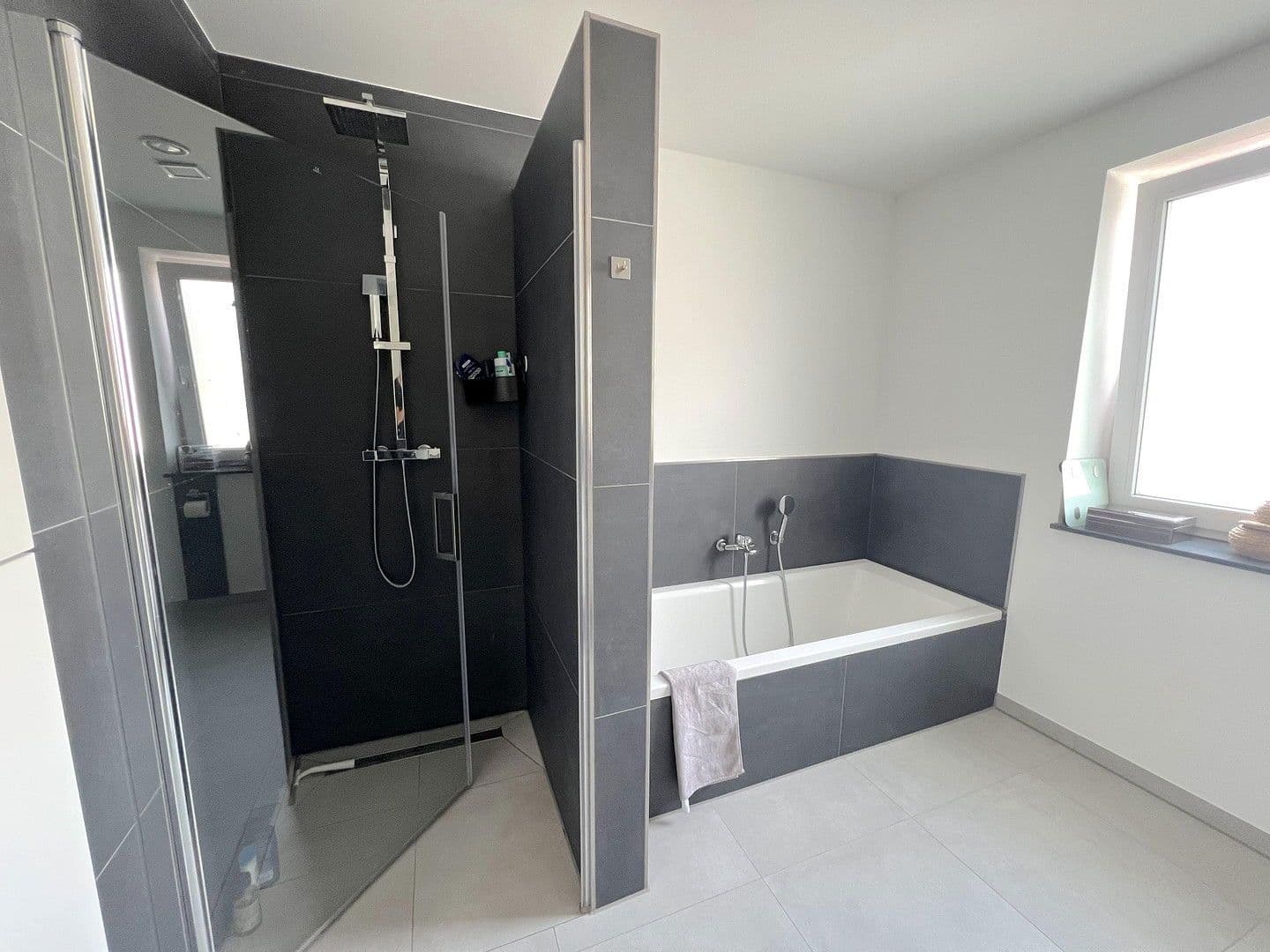 Prenájom bytu 3-izbový 96 m², An der Johanniskirche 13, Hildesheim, Dolné Sasko Prenájom bytu 3-izbový 96 m², An der Johanniskirche 13, Hildesheim, Dolné Sasko