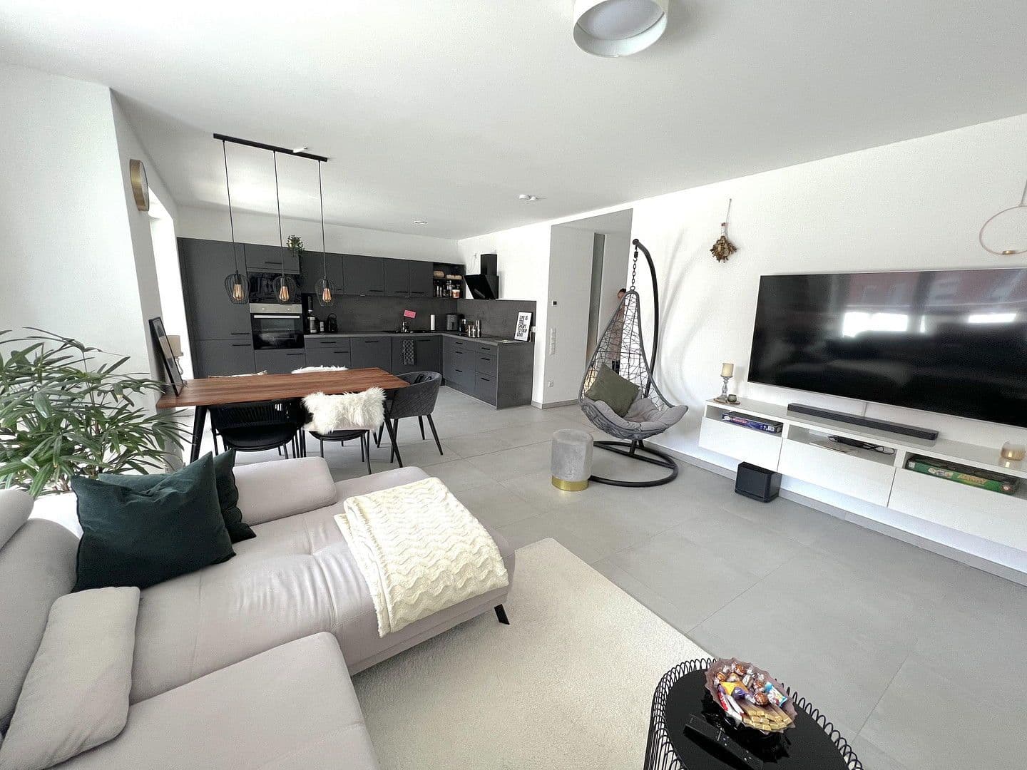 Prenájom bytu 3-izbový 96 m², An der Johanniskirche 13, Hildesheim, Dolné Sasko Prenájom bytu 3-izbový 96 m², An der Johanniskirche 13, Hildesheim, Dolné Sasko