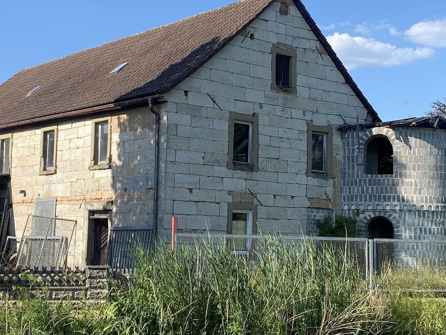 Predaj domu 160 m², pozemek 602 m², Uehlfeld, Bavorsko Predaj domu 160 m², pozemek 602 m², Uehlfeld, Bavorsko