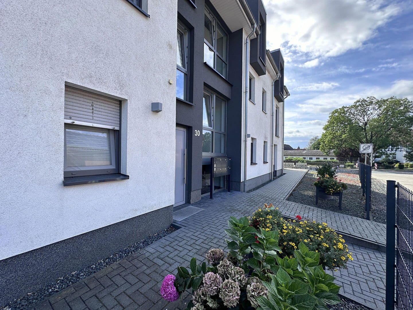 Prenájom bytu 4-izbový 111 m², Sassenburg, Dolné Sasko Prenájom bytu 4-izbový 111 m², Sassenburg, Dolné Sasko