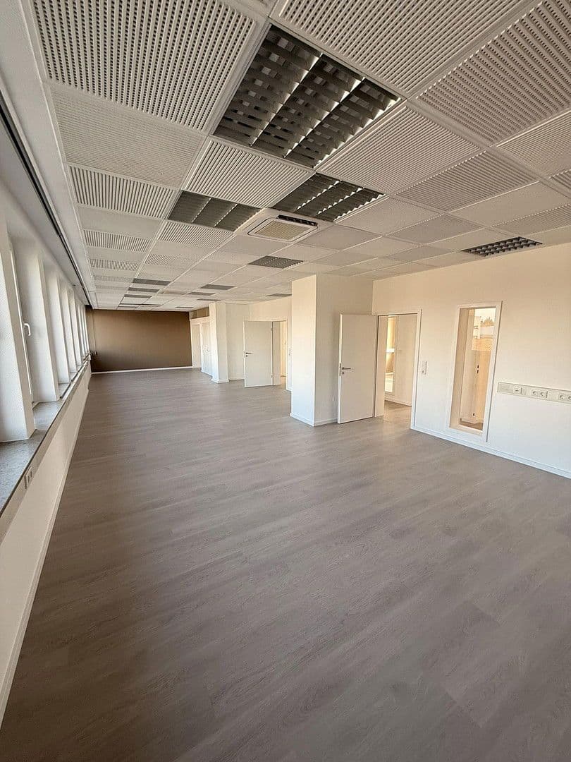 Prenájom kancelárie 462 m², Otto-Hahn-Straße 55, Bad Salzuflen, Severné Porýnie - Westfálsko Prenájom kancelárie 462 m², Otto-Hahn-Straße 55, Bad Salzuflen, Severné Porýnie - Westfálsko