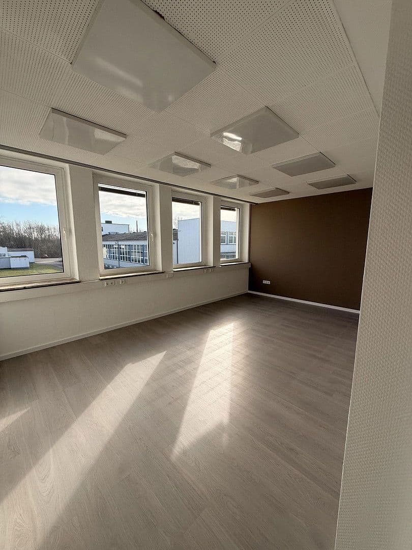 Prenájom kancelárie 462 m², Otto-Hahn-Straße 55, Bad Salzuflen, Severné Porýnie - Westfálsko Prenájom kancelárie 462 m², Otto-Hahn-Straße 55, Bad Salzuflen, Severné Porýnie - Westfálsko