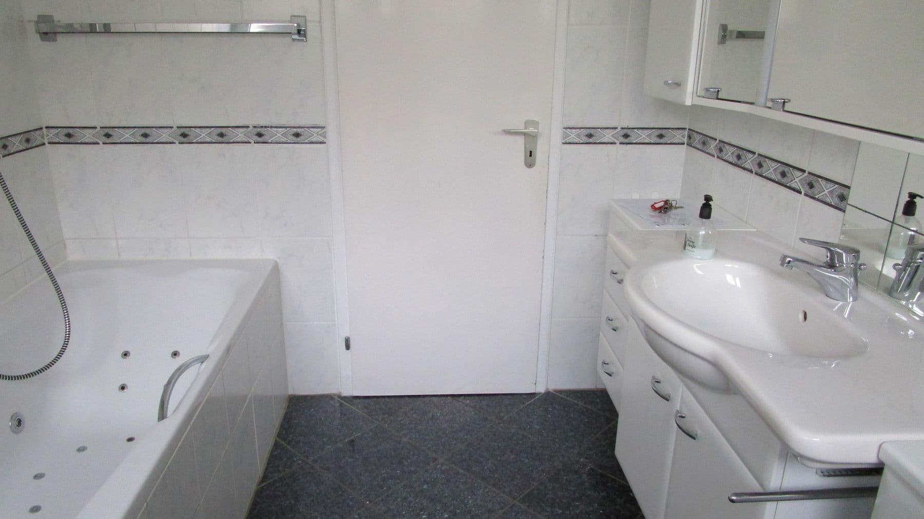 Prenájom bytu 5-izbový 140 m², Eschenweg, Koblenz, Porýnie-Falcko Prenájom bytu 5-izbový 140 m², Eschenweg, Koblenz, Porýnie-Falcko