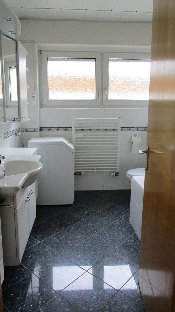 Prenájom bytu 5-izbový 140 m², Eschenweg, Koblenz, Porýnie-Falcko Prenájom bytu 5-izbový 140 m², Eschenweg, Koblenz, Porýnie-Falcko