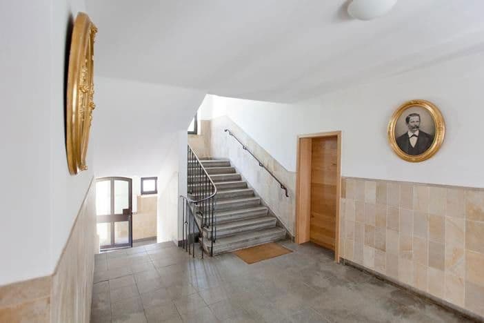 Predaj domu 510 m², pozemek 1.042 m², Neufahrner Straße 33, Rottenburg a. d. Laaber, Bavorsko Predaj domu 510 m², pozemek 1.042 m², Neufahrner Straße 33, Rottenburg a. d. Laaber, Bavorsko