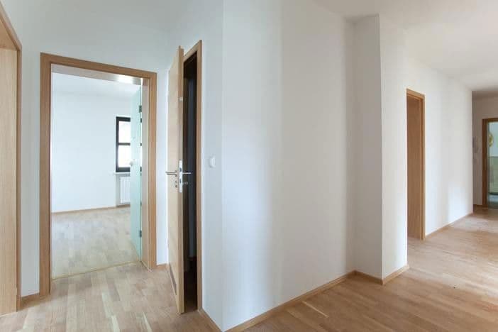 Predaj domu 510 m², pozemek 1.042 m², Neufahrner Straße 33, Rottenburg a. d. Laaber, Bavorsko Predaj domu 510 m², pozemek 1.042 m², Neufahrner Straße 33, Rottenburg a. d. Laaber, Bavorsko