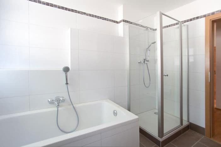 Predaj domu 510 m², pozemek 1.042 m², Neufahrner Straße 33, Rottenburg a. d. Laaber, Bavorsko Predaj domu 510 m², pozemek 1.042 m², Neufahrner Straße 33, Rottenburg a. d. Laaber, Bavorsko