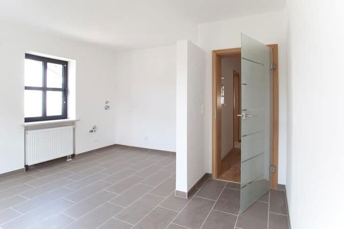 Predaj domu 510 m², pozemek 1.042 m², Neufahrner Straße 33, Rottenburg a. d. Laaber, Bavorsko Predaj domu 510 m², pozemek 1.042 m², Neufahrner Straße 33, Rottenburg a. d. Laaber, Bavorsko