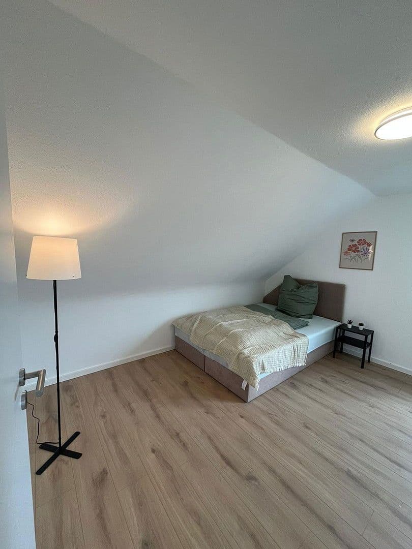Prenájom bytu 4-izbový 15 m², Erlangen, Bavorsko Prenájom bytu 4-izbový 15 m², Erlangen, Bavorsko