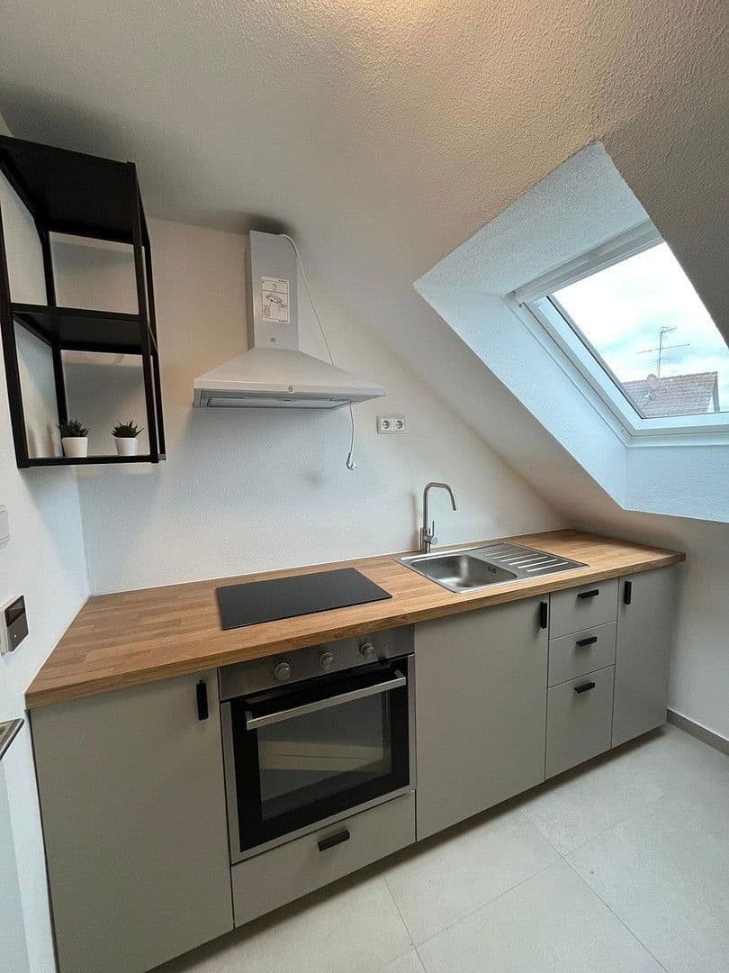 Prenájom bytu 4-izbový 15 m², Erlangen, Bavorsko Prenájom bytu 4-izbový 15 m², Erlangen, Bavorsko