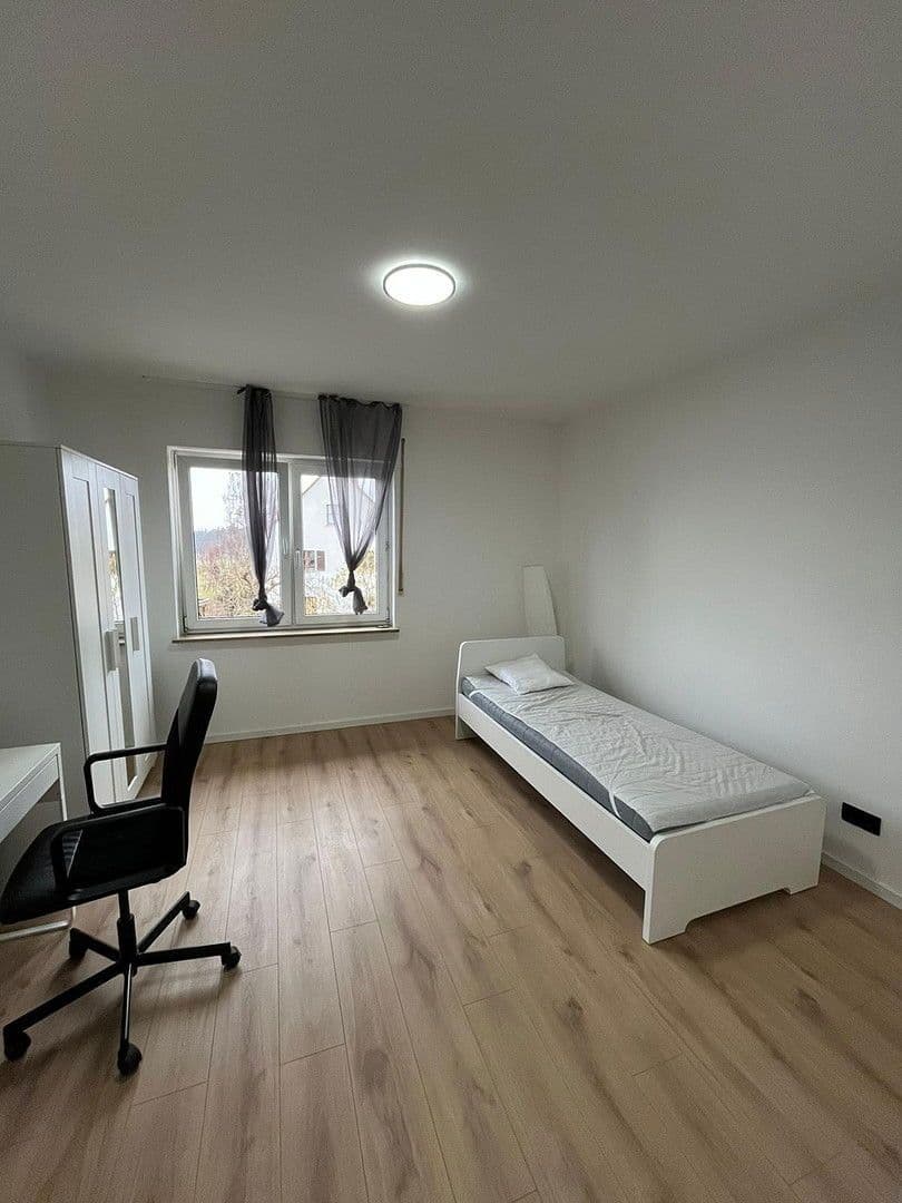 Prenájom bytu 4-izbový 15 m², Erlangen, Bavorsko Prenájom bytu 4-izbový 15 m², Erlangen, Bavorsko