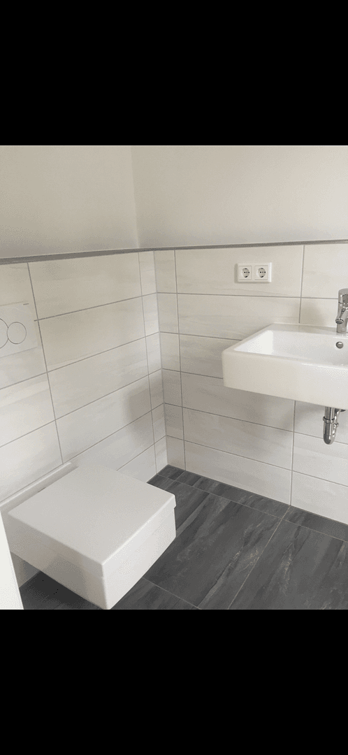 Prenájom bytu 2-izbový 45 m², Frankfurt am Main, Hesensko Prenájom bytu 2-izbový 45 m², Frankfurt am Main, Hesensko