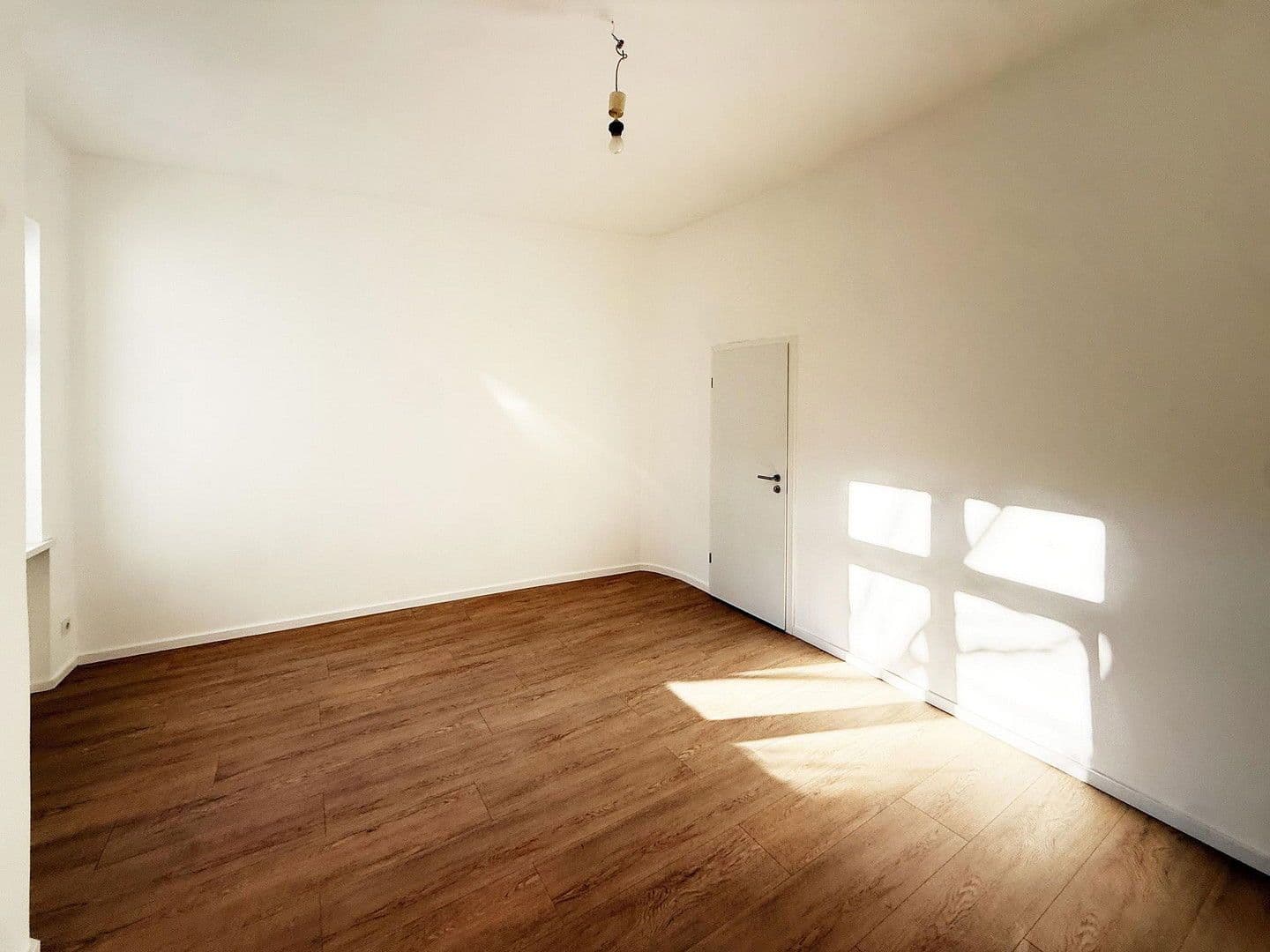 Prenájom bytu 2-izbový 70 m², Berlin, Berlín Prenájom bytu 2-izbový 70 m², Berlin, Berlín