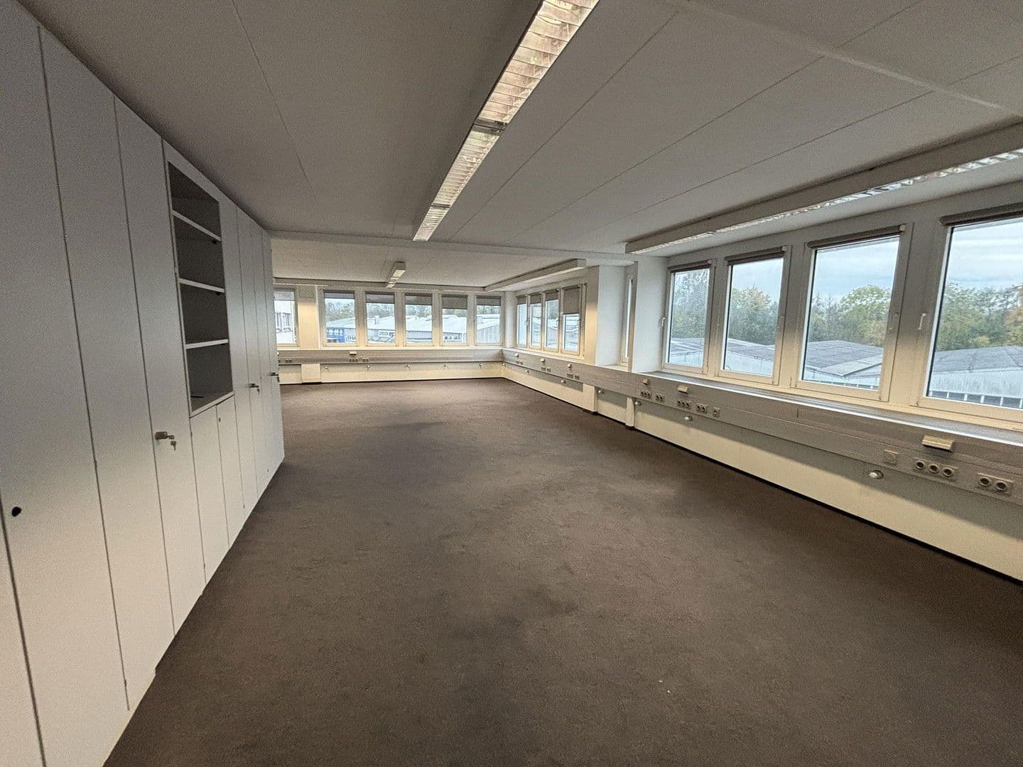 Prenájom kancelárie 600 m², Moselstr. 14, Neuss, Severné Porýnie - Westfálsko Prenájom kancelárie 600 m², Moselstr. 14, Neuss, Severné Porýnie - Westfálsko