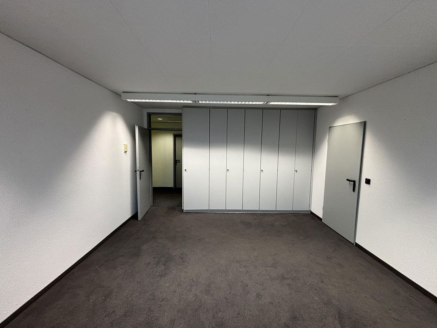 Prenájom kancelárie 600 m², Moselstr. 14, Neuss, Severné Porýnie - Westfálsko Prenájom kancelárie 600 m², Moselstr. 14, Neuss, Severné Porýnie - Westfálsko