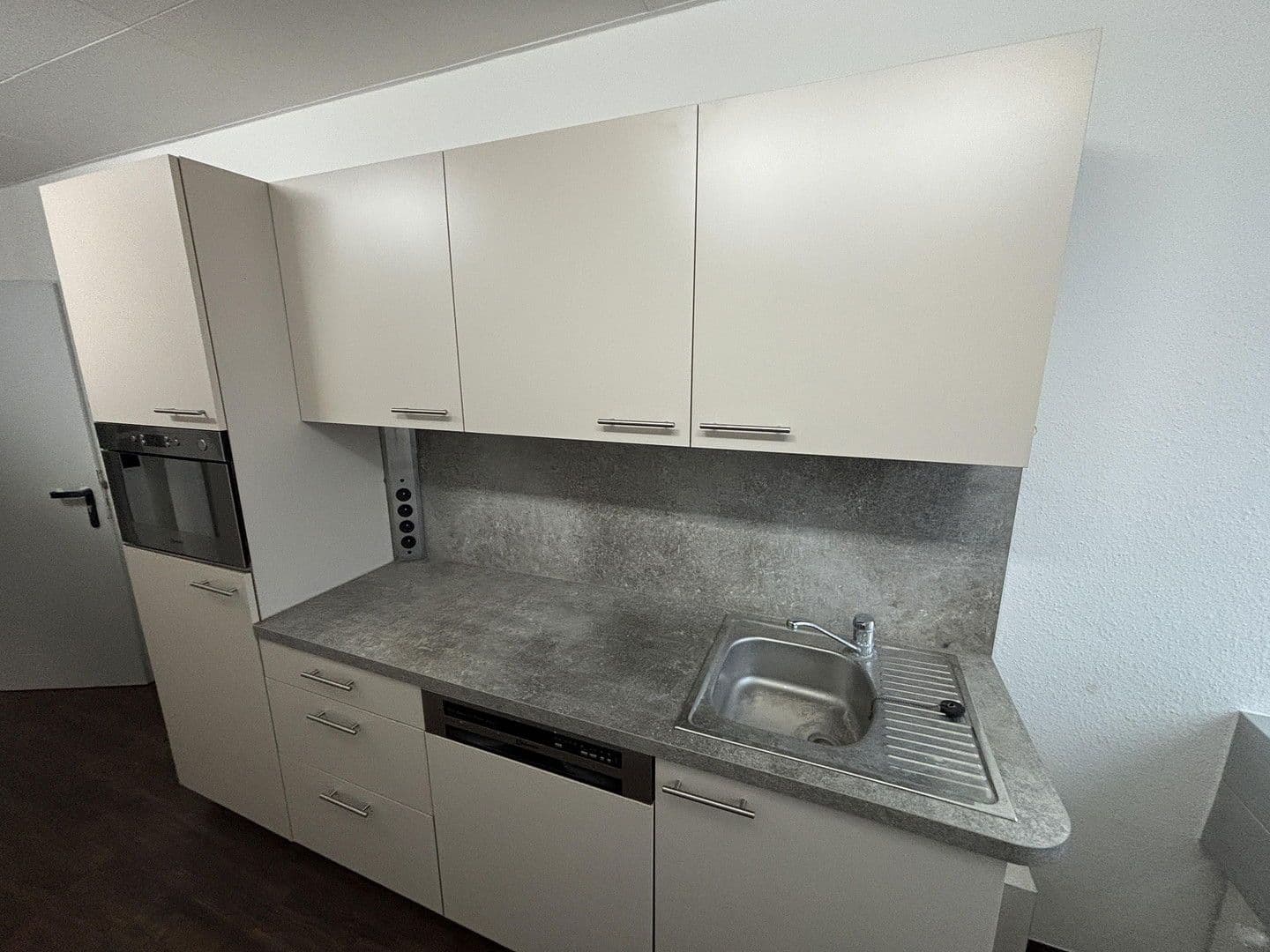 Prenájom kancelárie 600 m², Moselstr. 14, Neuss, Severné Porýnie - Westfálsko Prenájom kancelárie 600 m², Moselstr. 14, Neuss, Severné Porýnie - Westfálsko