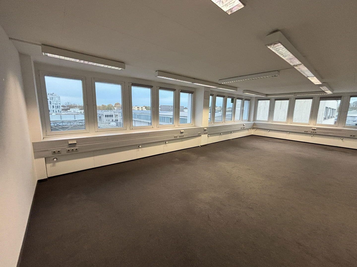 Prenájom kancelárie 600 m², Moselstr. 14, Neuss, Severné Porýnie - Westfálsko Prenájom kancelárie 600 m², Moselstr. 14, Neuss, Severné Porýnie - Westfálsko