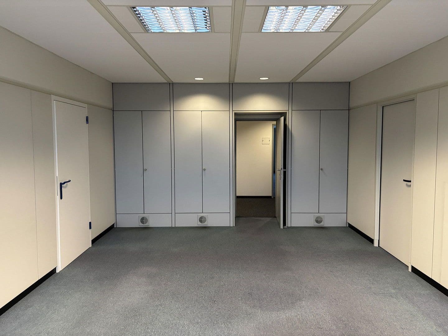 Prenájom kancelárie 600 m², Moselstr. 14, Neuss, Severné Porýnie - Westfálsko Prenájom kancelárie 600 m², Moselstr. 14, Neuss, Severné Porýnie - Westfálsko