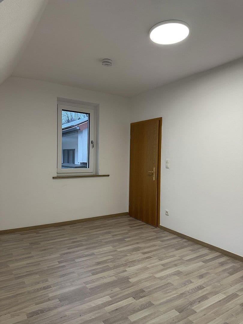 Prenájom bytu 3-izbový 94 m², Badstr. 131, Egloffstein, Bavorsko Prenájom bytu 3-izbový 94 m², Badstr. 131, Egloffstein, Bavorsko